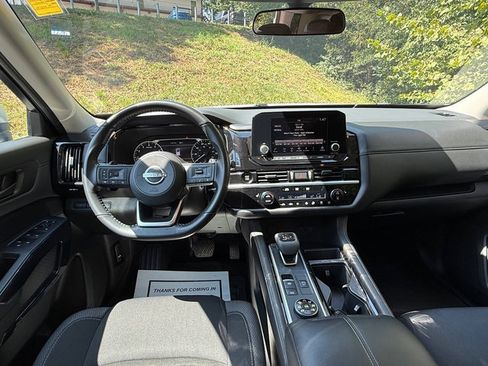 Used 2025 Nissan Pathfinder SV AWD/4WD image 10