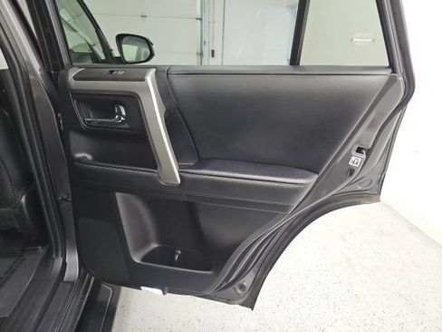 Used 2020 Toyota 4Runner SR5 AWD/4WD image 30