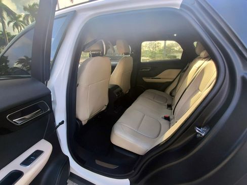 Used 2019 Jaguar F-PACE Premium image 11