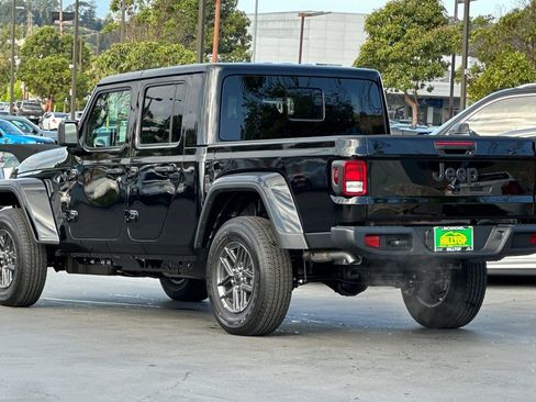 New 2026 Jeep Gladiator Sport image 6