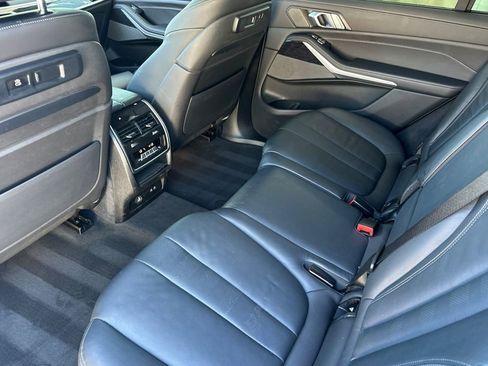 Used 2022 BMW X7 M50i image 12