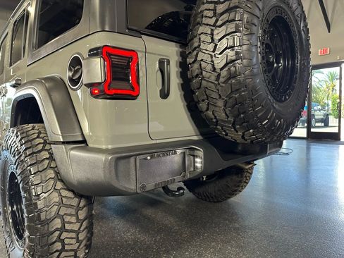 Used 2020 Jeep Wrangler Unlimited Sport S image 9