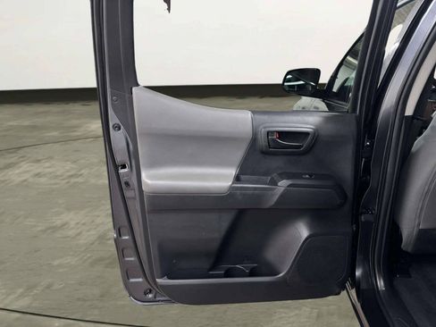 Used 2022 Toyota Tacoma SR AWD/4WD image 12
