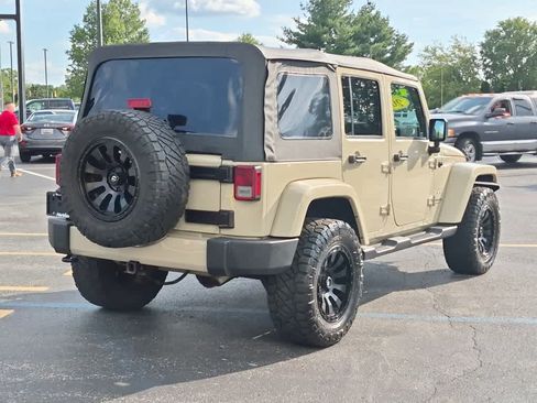 Used 2018 Jeep Wrangler Unlimited Sahara w/ Max Tow Package AWD/4WD image 2