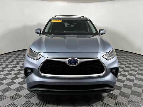 Certified 2023 Toyota Highlander XLE image 2
