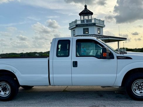 Used 2011 Ford F250 XL w/ PWR Equipment Group RWD image 4