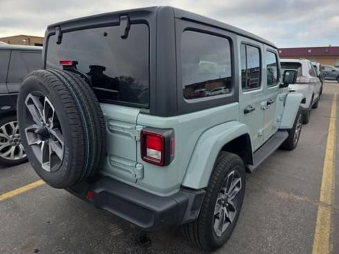 Used 2024 Jeep Wrangler Unlimited w/ Convenience Group AWD/4WD image 8