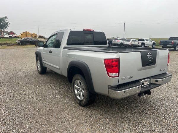 Used 2010 Nissan Titan SE w/ SE Value Truck Pkg AWD/4WD image 2