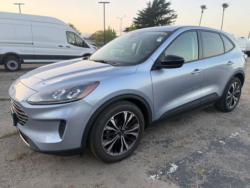 Used 2022 Ford Escape SE w/ SE Sport Appearance Package FWD image 5