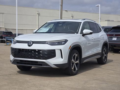 New 2026 Volkswagen Tiguan SE image 2