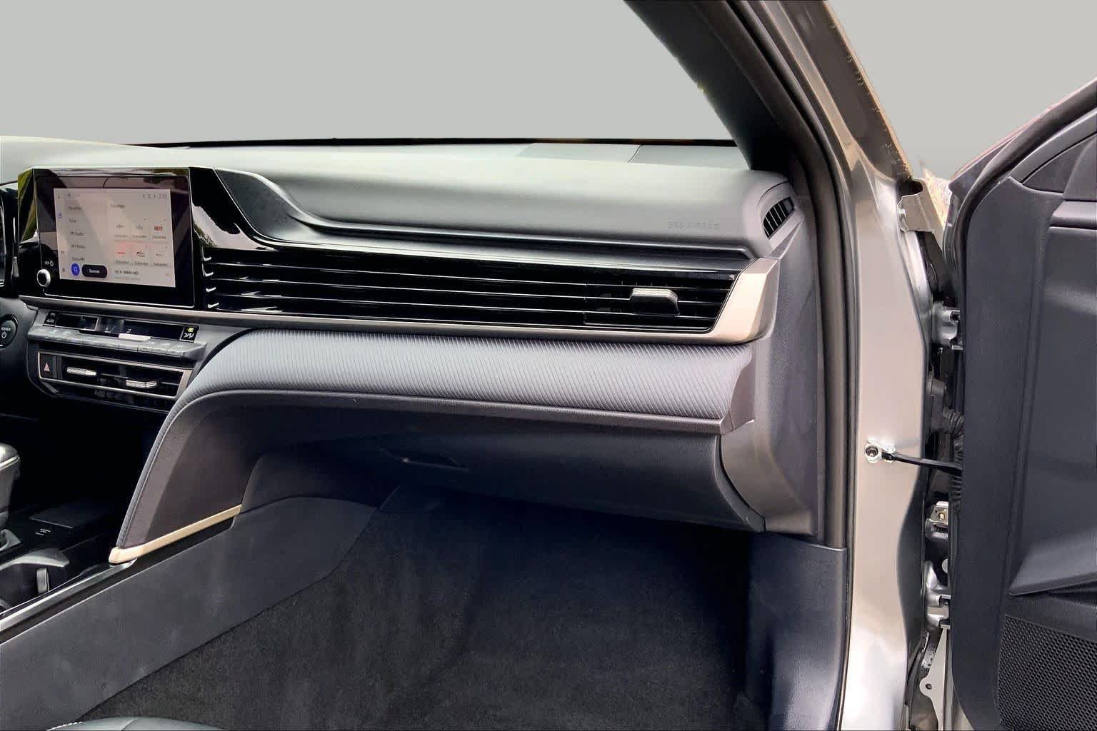 Used 2025 Toyota Camry SE FWD image 17