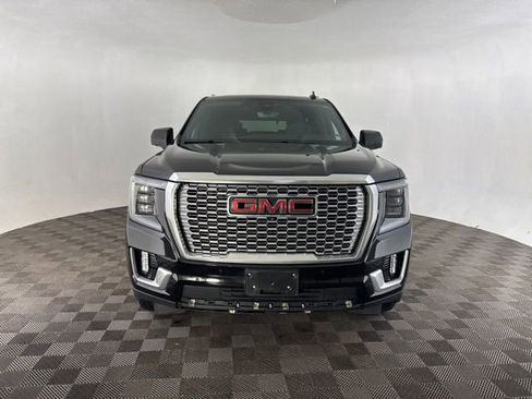 Used 2021 GMC Yukon Denali w/ Denali Premium Package image 3