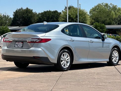 Used 2025 Toyota Camry LE AWD/4WD image 4