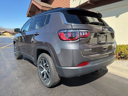 Used 2024 Jeep Compass Limited w/ Sun and Sound Group image 11