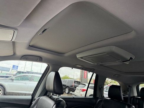 Used 2019 Honda Pilot Touring image 14