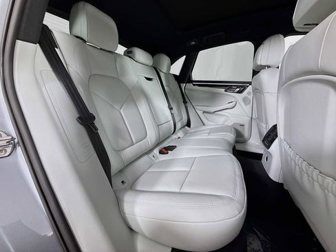 Certified 2026 Porsche Macan AWD/4WD image 29
