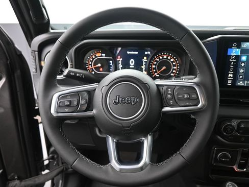 New 2025 Jeep Wrangler Sahara w/ Technology Group image 32