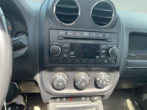 Used 2016 Jeep Patriot High Altitude AWD/4WD image 11