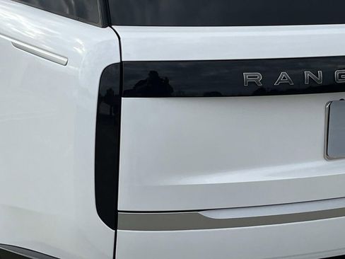 Used 2023 Land Rover Range Rover SV image 10