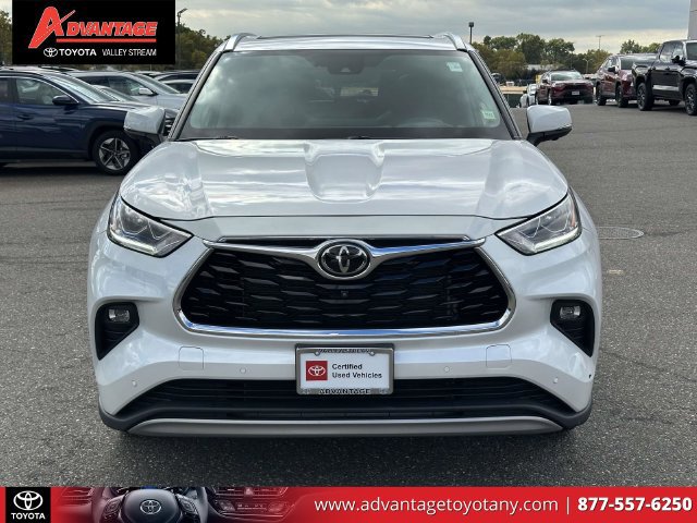Used 2024 Toyota Highlander Platinum AWD/4WD image 2