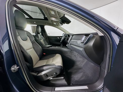 Used 2023 Volvo XC60 B5 Core w/ Climate Package FWD image 34