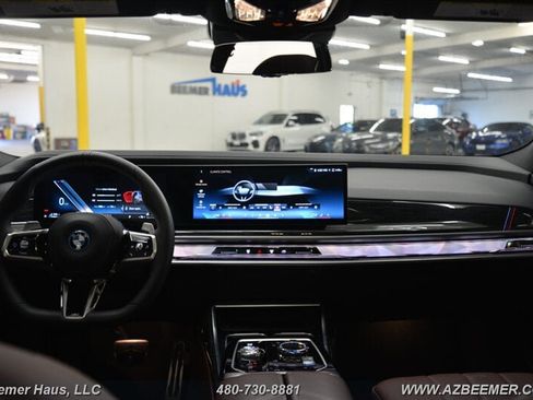 Used 2025 BMW 750e xDrive w/ Premium Package AWD/4WD image 30