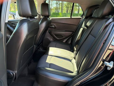Used 2019 Chevrolet Trax LT w/ LT Convenience Package AWD/4WD image 11