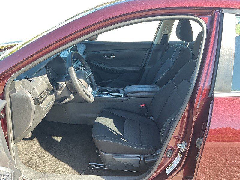 Used 2025 Nissan Sentra SV FWD image 9