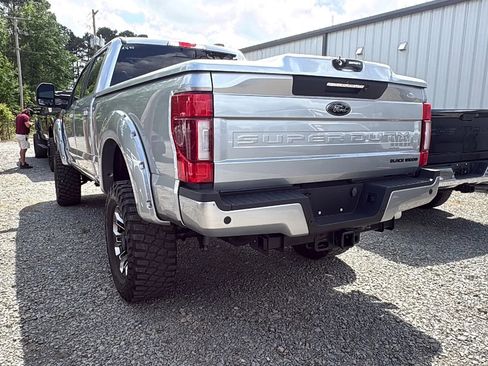 Used 2022 Ford F250 Lariat w/ Black Appearance Package image 7