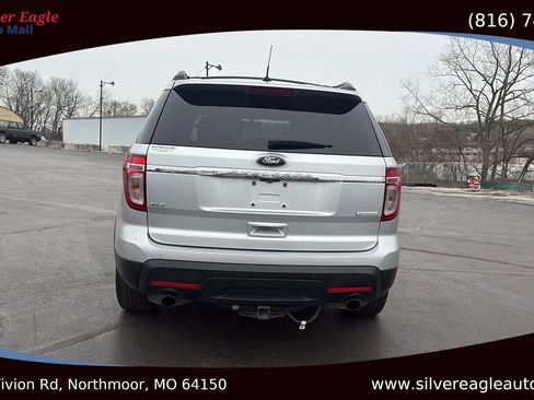 Used 2015 Ford Explorer XLT w/ Equipment Group 202B image 4