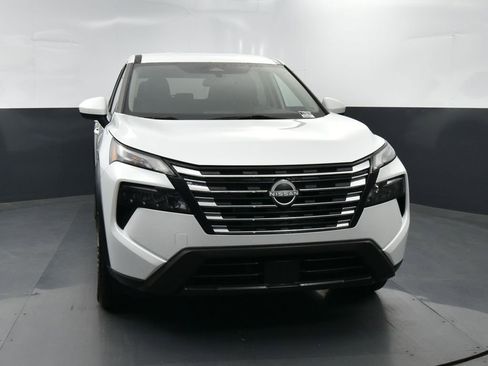 Used 2024 Nissan Rogue SV AWD/4WD image 2