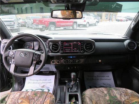 Used 2021 Toyota Tacoma TRD Off-Road image 7