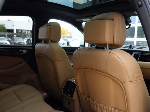 Used 2017 Porsche Macan S image 33