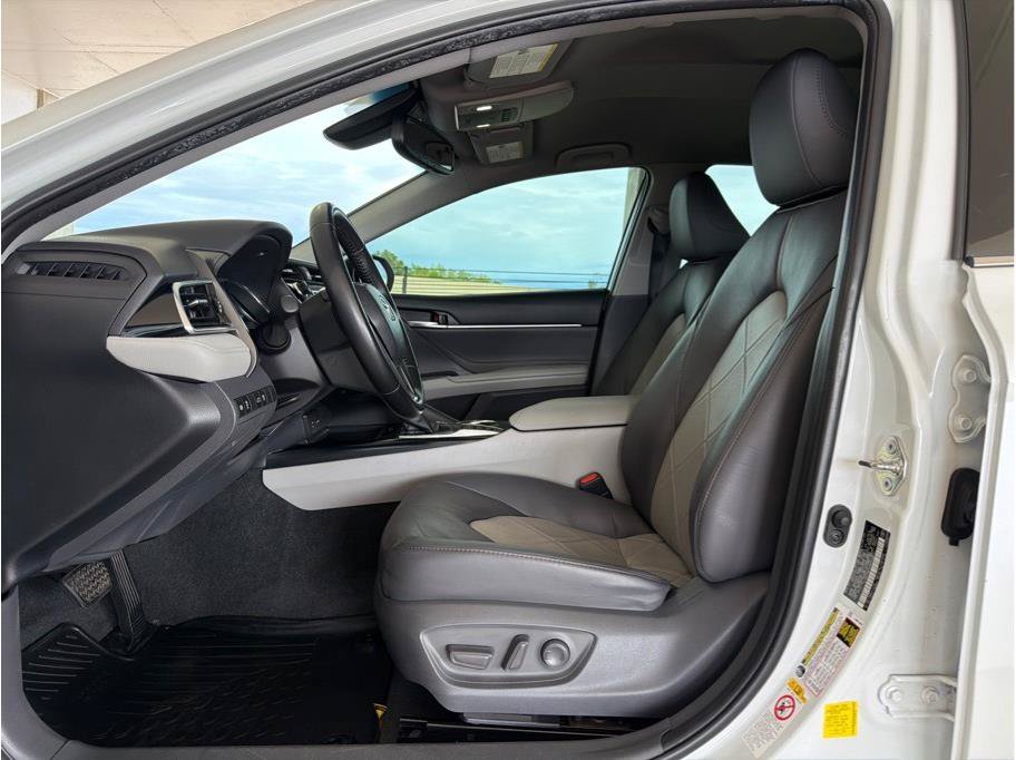 Used 2018 Toyota Camry XLE FWD image 10