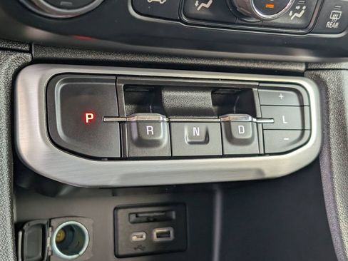 Used 2023 GMC Acadia SLT w/ Technology Package AWD/4WD image 21