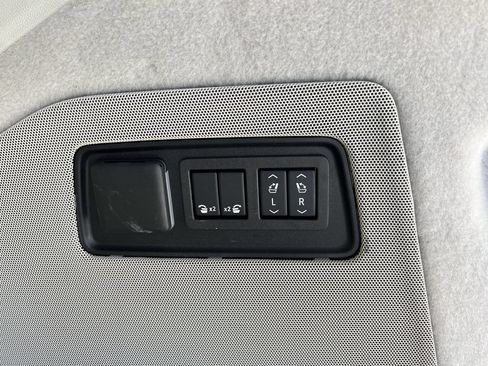 Used 2024 Cadillac Escalade ESV Sport Platinum AWD/4WD image 29