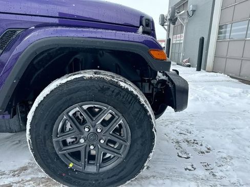 New 2026 Jeep Gladiator Sport AWD/4WD image 13