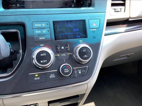 Used 2015 Toyota Sienna XLE Premium FWD image 15