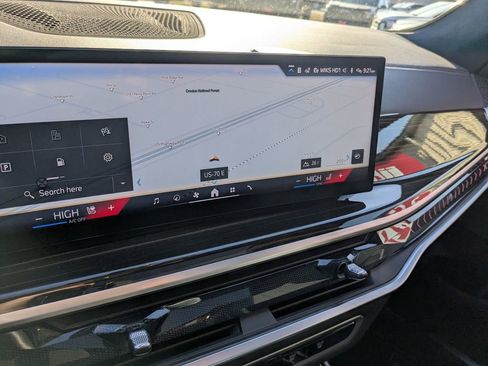 Used 2025 BMW X7 xDrive40i image 21