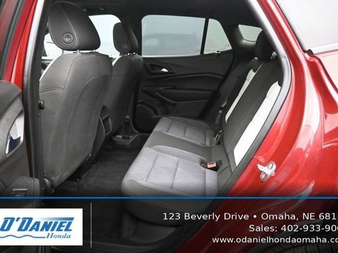 Used 2024 Chevrolet Trax RS w/ Sunroof Package FWD image 36