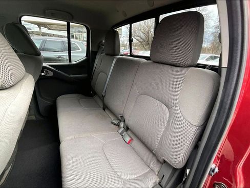 Used 2014 Nissan Frontier SV image 19