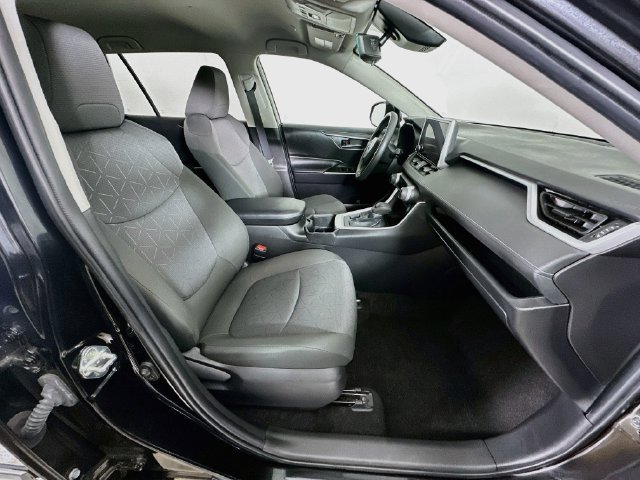 Used 2023 Toyota RAV4 XLE AWD/4WD image 8