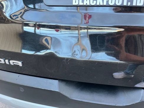 Used 2023 GMC Acadia SLT image 9