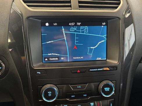 Used 2019 Ford Explorer XLT w/ Equipment Group 202A AWD/4WD image 13