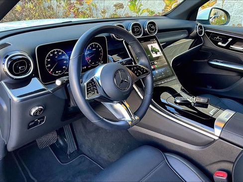 Used 2025 Mercedes-Benz GLC 300 4MATIC image 13