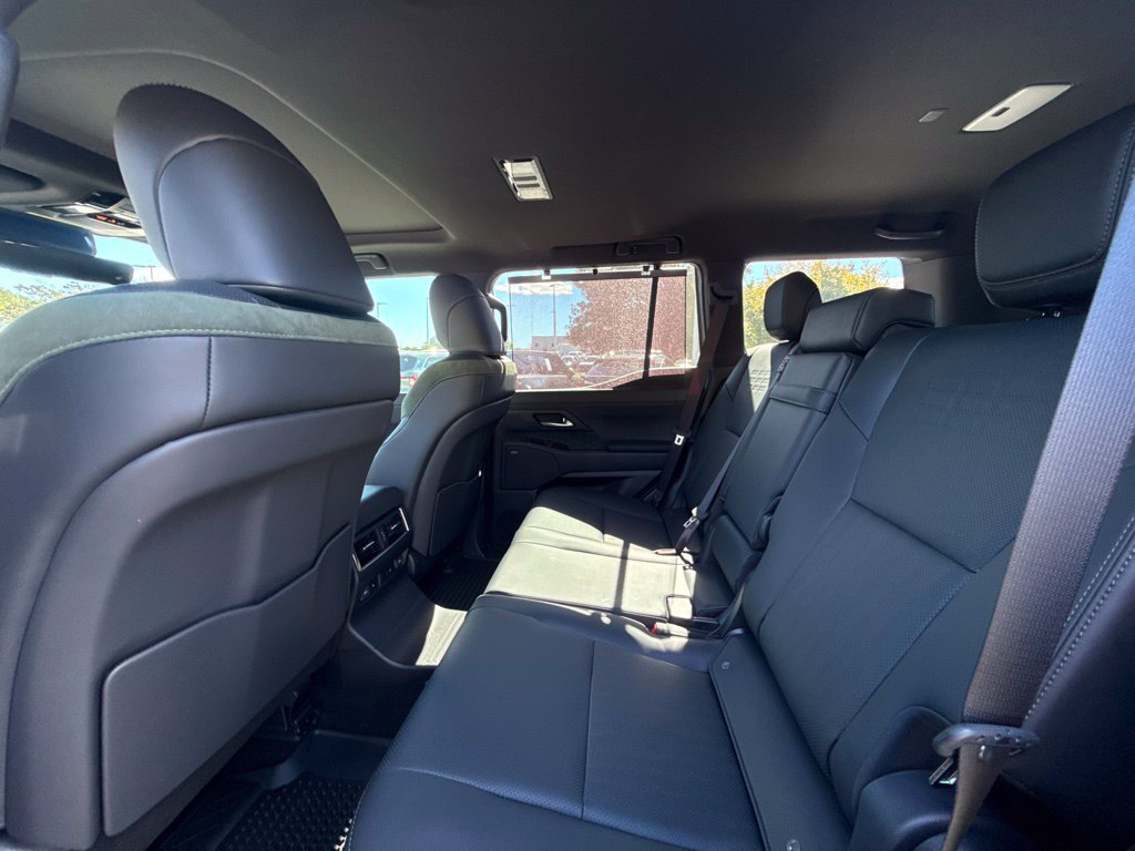 Used 2026 Lexus GX 550 AWD/4WD image 13
