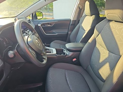 Used 2025 Toyota RAV4 XLE w/ Convenience Package FWD image 13