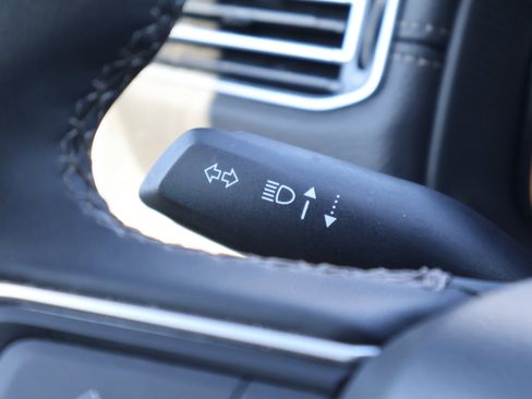 Used 2024 Jeep Wagoneer Series II w/ Flexible Seating Group image 19