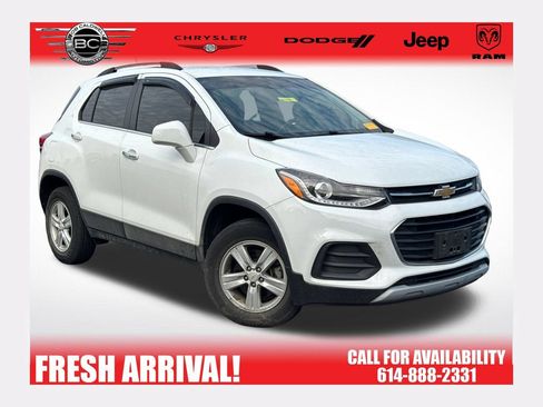 Used 2020 Chevrolet Trax LT w/ LT Convenience Package AWD/4WD image 1