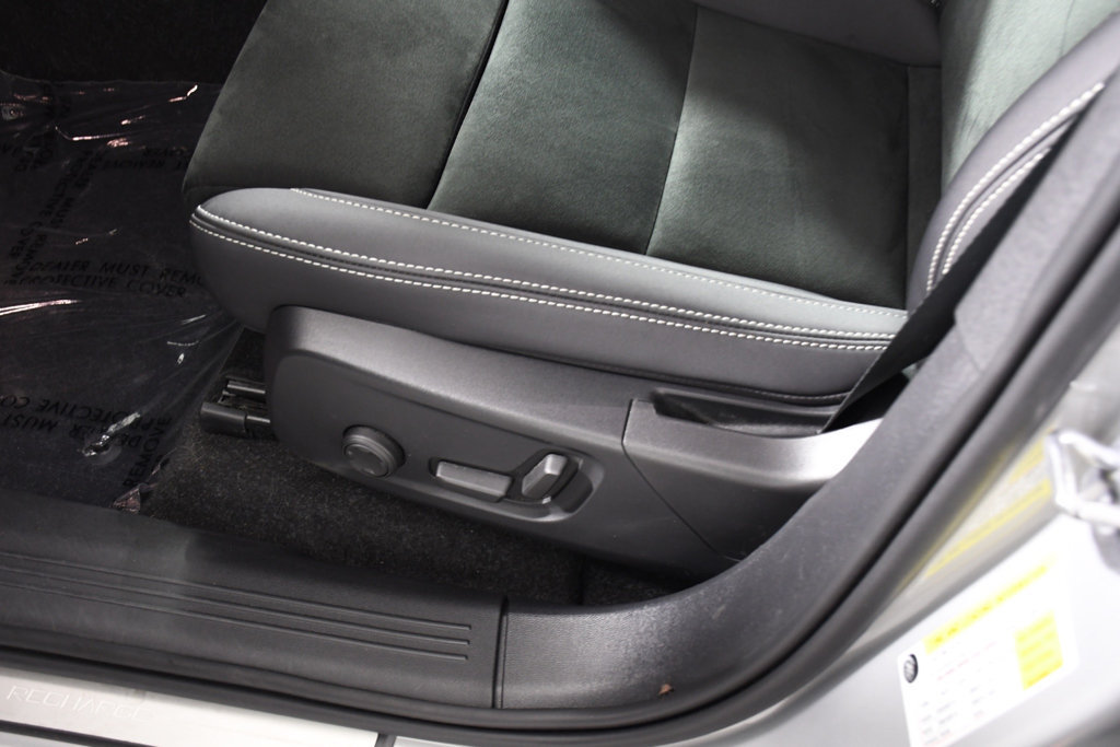 Used 2023 Volvo C40 P8 Recharge Plus AWD/4WD image 16